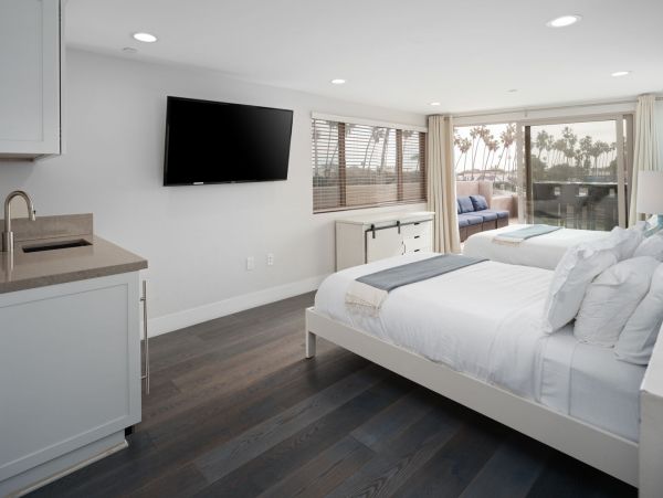 Five Bedroom Townhome in Pacific Beach One Block From Beach