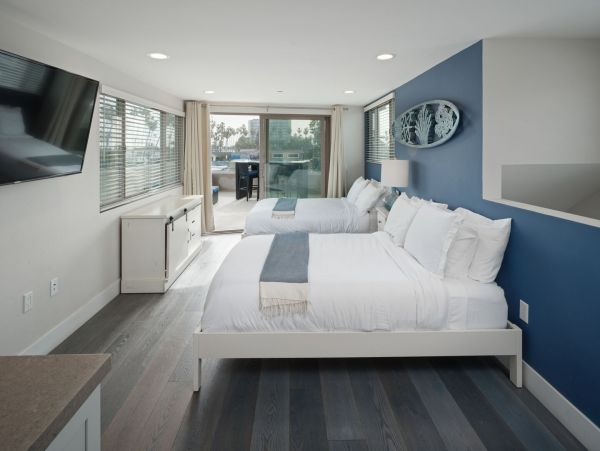 Five Bedroom Townhome in Pacific Beach One Block From Beach