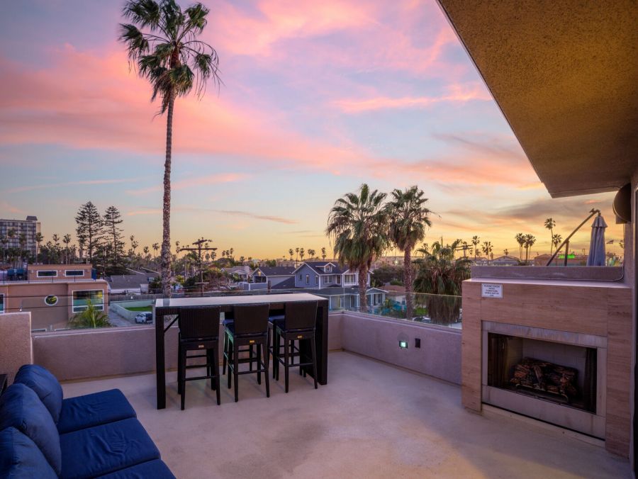 Five Bedroom Townhome in Pacific Beach One Block From Beach