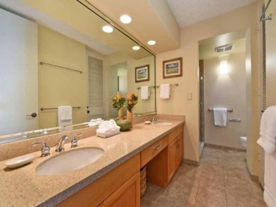One Bedroom Oceanfront Vacation Condo in Kaanapali