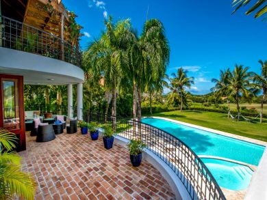 Luxury villa on Golf Course