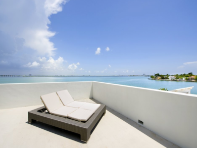 Exclusive Four Bedroom Waterfront Villa Exclusive Four Bedroom Waterfront Villa