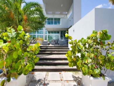 Exclusive Four Bedroom Waterfront Villa Exclusive Four Bedroom Waterfront Villa
