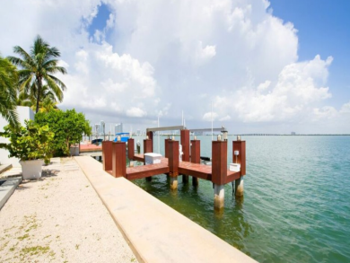 Exclusive Four Bedroom Waterfront Villa Exclusive Four Bedroom Waterfront Villa
