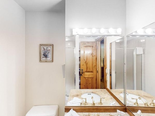 Luxurious Vail Condo Two-Bedroom with Stunning Views & Amenities