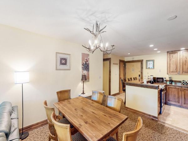 Luxurious Vail Condo Two-Bedroom with Stunning Views & Amenities