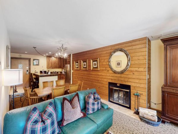 Luxurious Vail Condo Two-Bedroom with Stunning Views & Amenities