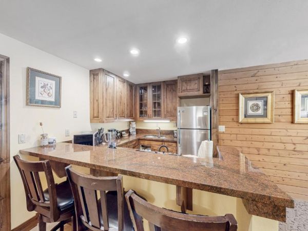 Luxurious Vail Condo Two-Bedroom with Stunning Views & Amenities
