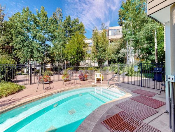 Luxurious Vail Condo Two-Bedroom with Stunning Views & Amenities
