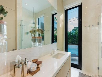 Miami Beach Home 946261 Miami Beach Home 946261
