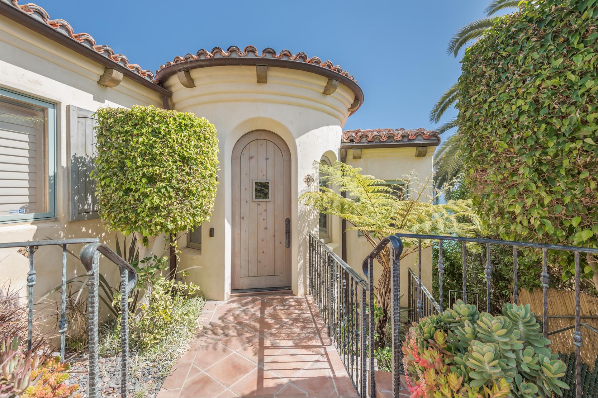 Malibu Oceanfront Three Bedroom Luxury Rental Home