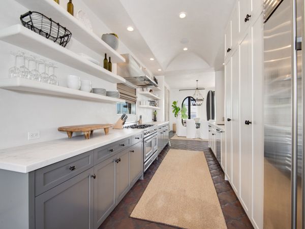 Oceanfront Posh Four Bedroom Vacation Pool Home in Malibu