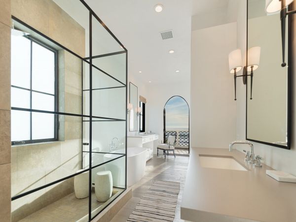 Oceanfront Posh Four Bedroom Vacation Pool Home in Malibu