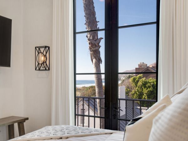 Oceanfront Posh Four Bedroom Vacation Pool Home in Malibu
