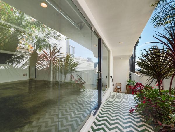 Oceanfront Posh Four Bedroom Vacation Pool Home in Malibu