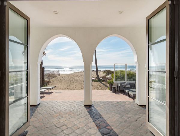 Oceanfront Posh Four Bedroom Vacation Pool Home in Malibu