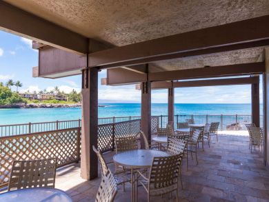 Two Bedroom Beachfront Vacation Condo in Kahana Sleeps 6