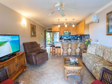 Two Bedroom Beachfront Vacation Condo in Kahana Sleeps 6