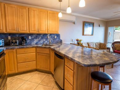 Two Bedroom Beachfront Vacation Condo in Kahana Sleeps 6