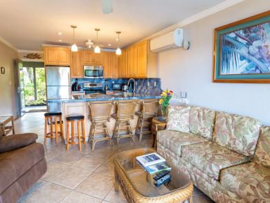 Two Bedroom Beachfront Vacation Condo in Kahana Sleeps 6