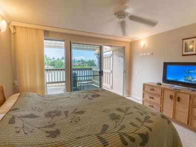 Two Bedroom Beachfront Vacation Condo in Kahana Sleeps 6
