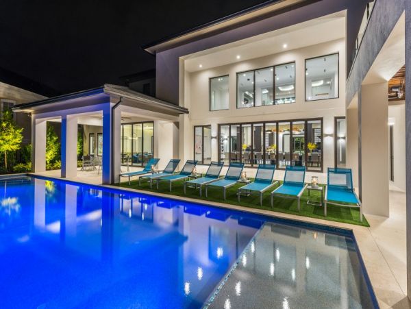 Stunning Reunion Vacation Home 15 Bedrooms with Pool