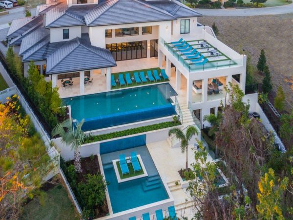 Stunning Reunion Vacation Home 15 Bedrooms with Pool