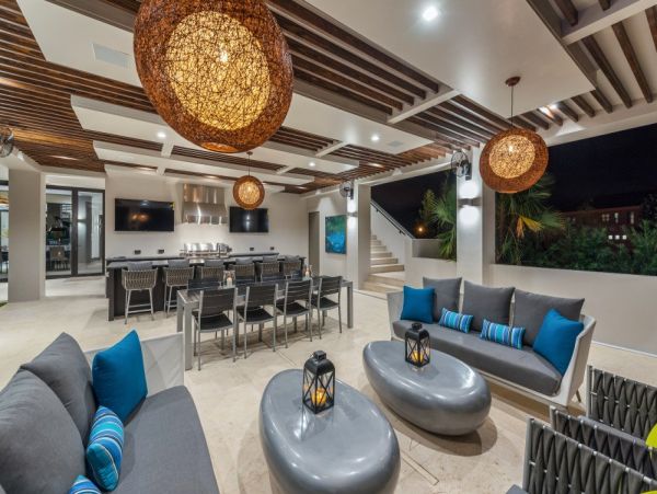 Stunning Reunion Vacation Home 15 Bedrooms with Pool
