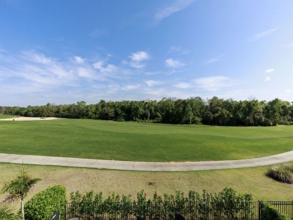 Golf Course View Five Bedroom Rental Home in Orlando