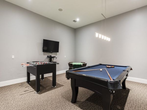 Golf Course View Five Bedroom Rental Home in Orlando