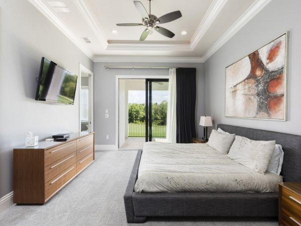 Golf Course View Five Bedroom Rental Home in Orlando