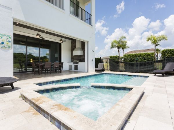 Golf Course View Five Bedroom Rental Home in Orlando