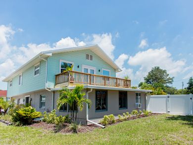 St. Petes Family Friendly Pool Home - Close to Beaches St. Petes Family Friendly Pool Home - Close to Beaches