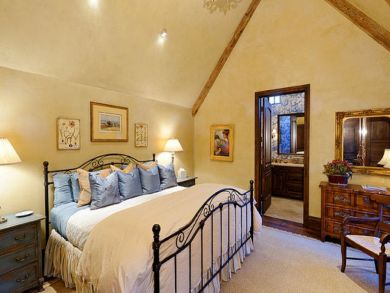 Beautiful Custom Built Home with Direct Ski Access Beautiful Custom Built Home with Direct Ski Access