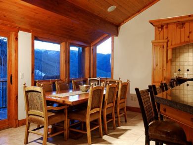 Deluxe 6 Bedroom with Mountain Views and Indirect Ski Access Deluxe 6 Bedroom with Mountain Views and Indirect Ski Access