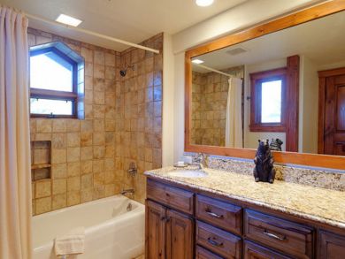 Deluxe 6 Bedroom with Mountain Views and Indirect Ski Access Deluxe 6 Bedroom with Mountain Views and Indirect Ski Access