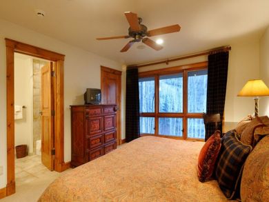 Deluxe 6 Bedroom with Mountain Views and Indirect Ski Access Deluxe 6 Bedroom with Mountain Views and Indirect Ski Access