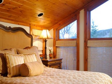 Deluxe 6 Bedroom with Mountain Views and Indirect Ski Access Deluxe 6 Bedroom with Mountain Views and Indirect Ski Access