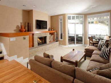 Spectacular Four Bedroom with Direct Mountain Access