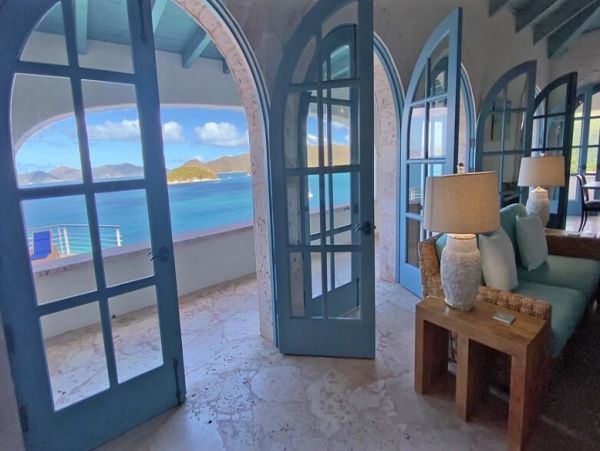 Four Bedroom Villa with Amazing Bay Views & Private Pool