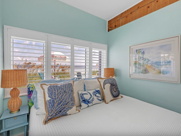 Beautiful Waterfront Anna Maria Home with Private Bay Beach NEW ARRIVAL!
