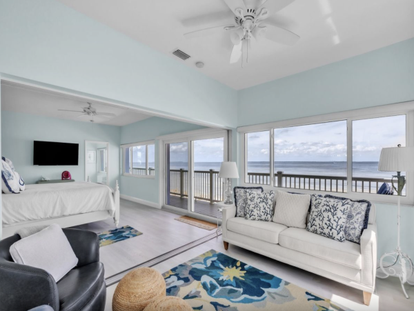 Beautiful Waterfront Anna Maria Home with Private Bay Beach NEW ARRIVAL!