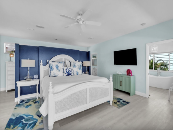 Beautiful Waterfront Anna Maria Home with Private Bay Beach NEW ARRIVAL!