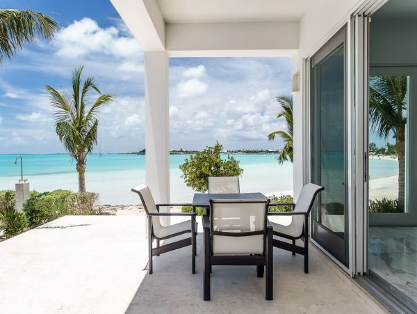 Beachfront Sapodilla Luxury One Bedroom