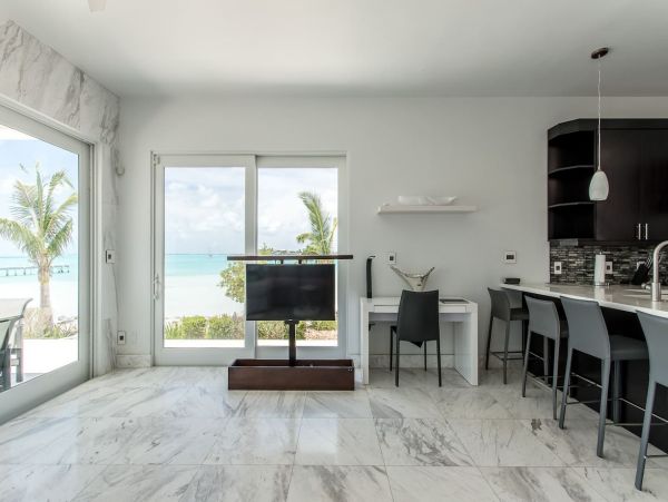 Beachfront Sapodilla Luxury One Bedroom