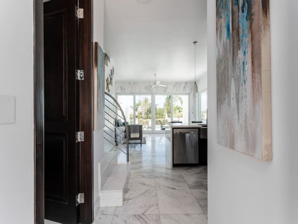 Beachfront Sapodilla Luxury One Bedroom