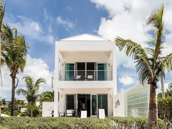 Beachfront Sapodilla Luxury One Bedroom