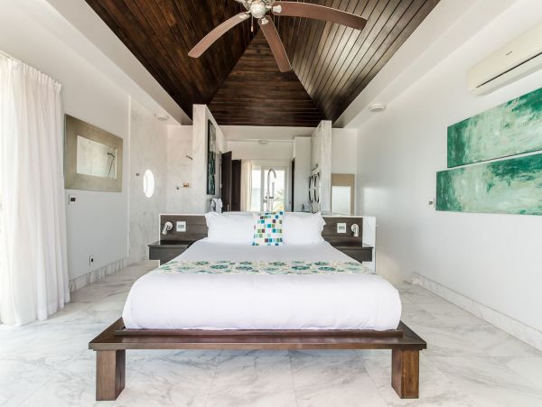 Beachfront Sapodilla Luxury One Bedroom