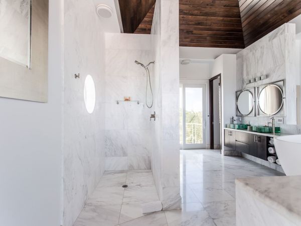 Beachfront Sapodilla Luxury One Bedroom