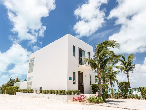 Beachfront Sapodilla Luxury One Bedroom
